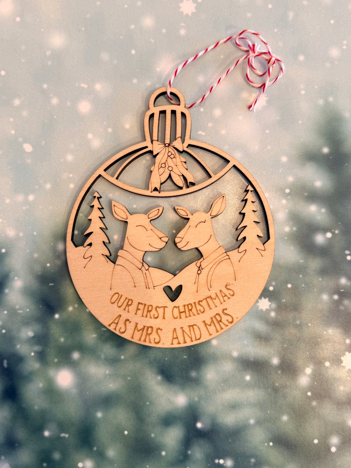 Mistletoe Kisses Deer Couple Ornaments